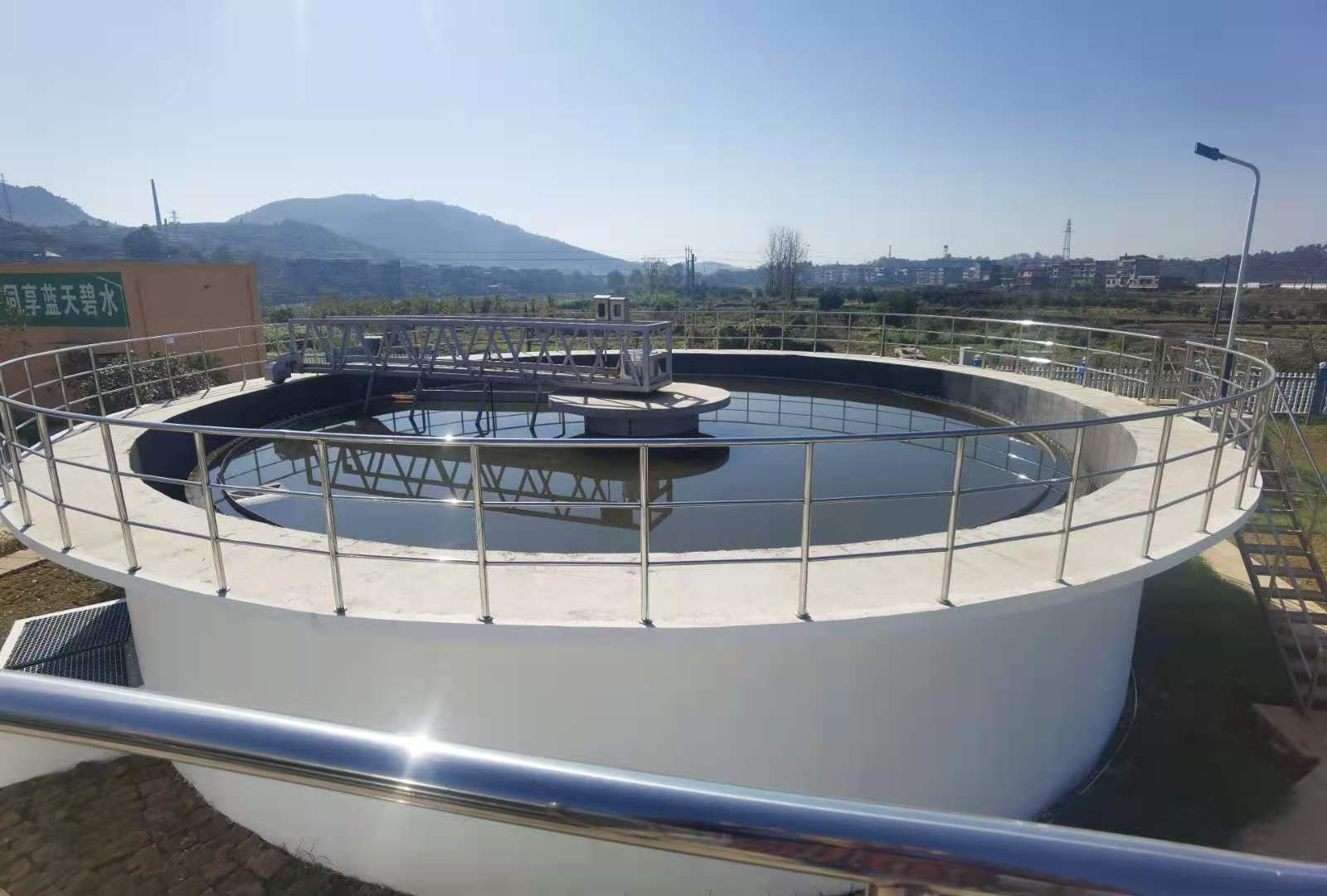 2021年年初，由我司承建的低莊鎮(zhèn)生活污水處理廠迎來環(huán)保驗(yàn)收專家組現(xiàn)場考察與驗(yàn)收，經(jīng)過專家驗(yàn)收組團(tuán)隊(duì)嚴(yán)格的審查及客觀的評價(jià)，一致認(rèn)為本工程建設(shè)內(nèi)容、建設(shè)規(guī)模和環(huán)保措施符合環(huán)境影響評價(jià)文件及環(huán)評批復(fù)要求，滿...